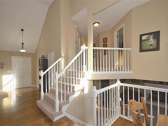 4th image of 424 Fletcher Dr