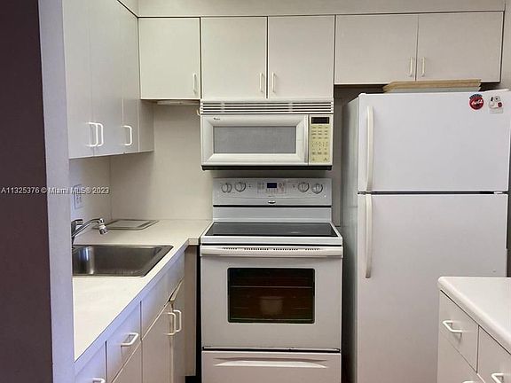 3rd image of 135 Windsor Dr #G