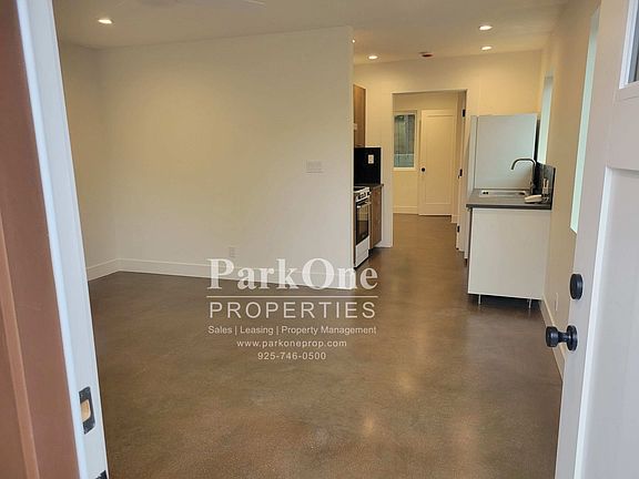 4th image of 1012B Merrithew Dr