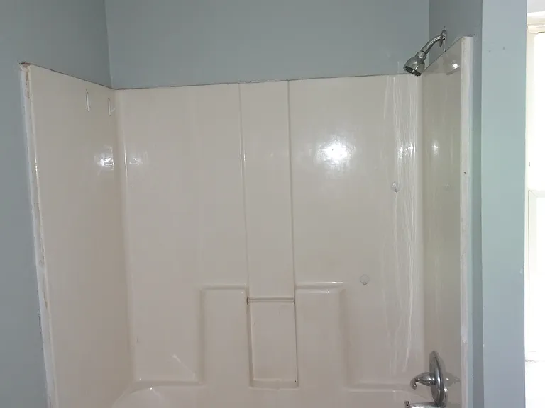 319 Davids St — Photo 6