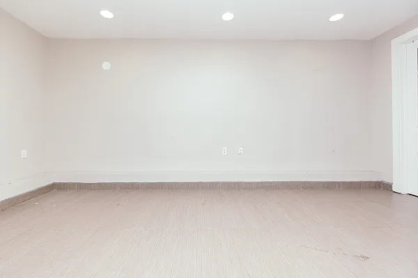 Rented by Nooklyn NYC LLC | media 12