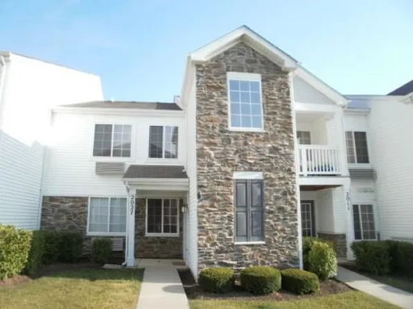 2027 Silverstone Dr, Carpentersville, IL 60110