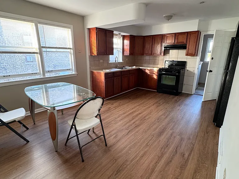 3431 S Western Ave — Photo 4