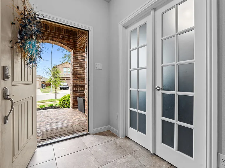 9108 Golden Hollow Ln — Photo 4