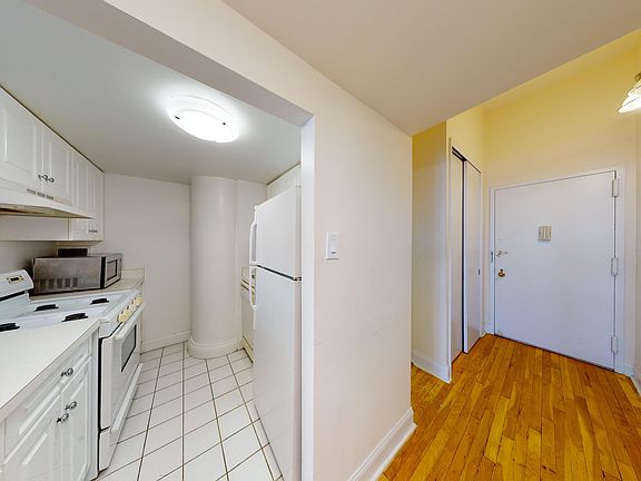 4th image of 1 Astor Pl APT 10C
