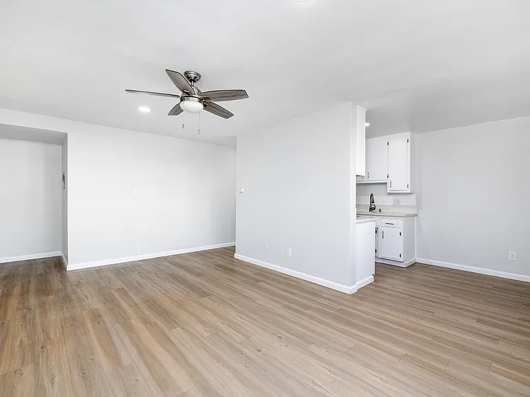 3537 Clarington Ave — Photo 9