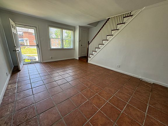 5th image of 7762 Woodbine Ave