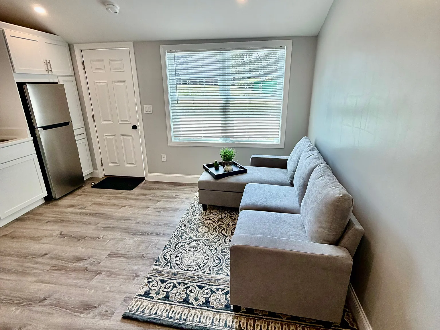 Studio, 300 sqft, $1,600 — Photo 4