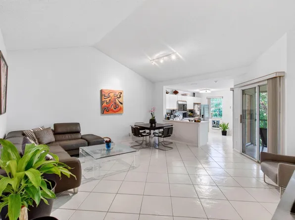 6737 Via Regina, Boca Raton, FL 33433