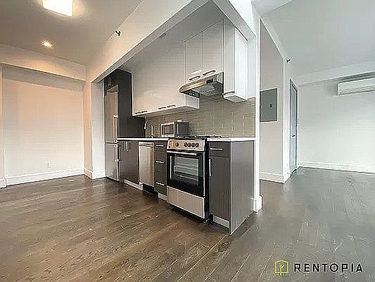 4th image of 596 Washington Ave #5E