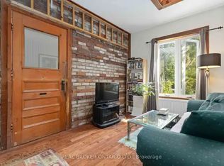 22 Curzon St #1A, Toronto, ON M4M3B4