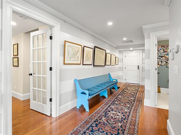 4th image of 134 Mount Auburn St #7