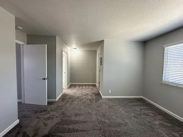 5324 Holiday Dr. — Photo 10