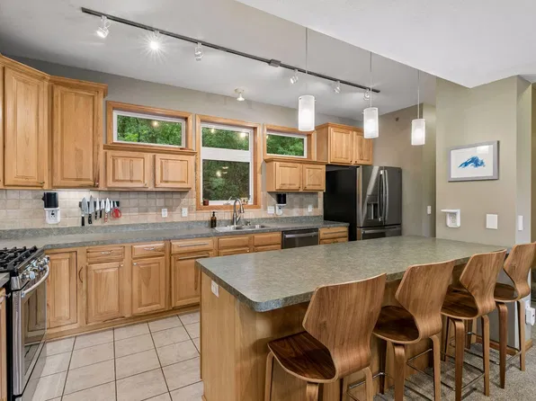 9820 Cove Dr, Minnetonka, MN 55305