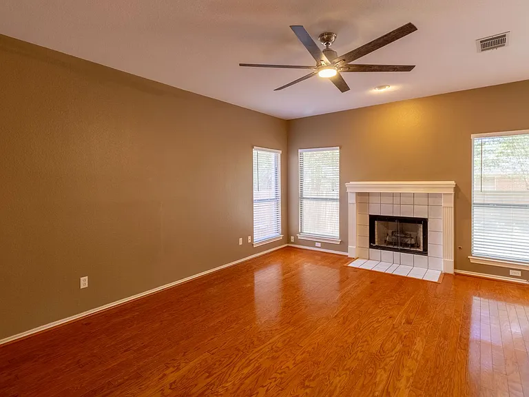 8209 Forest Heights Ln — Photo 15