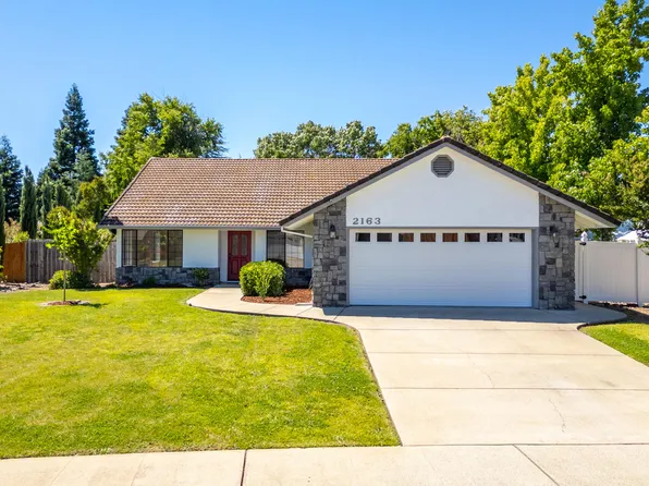 2163 Sageway Dr, Redding, CA 96003