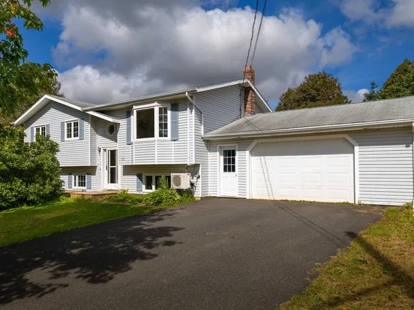33 Amanda Dr E, Charlottetown, PE C1C 0A1