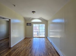 34-55 10th St #3, Astoria, NY 11106