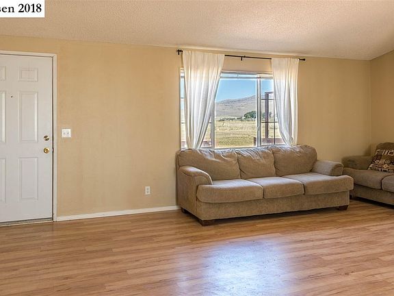 4th image of 717-825 Highway 395 E