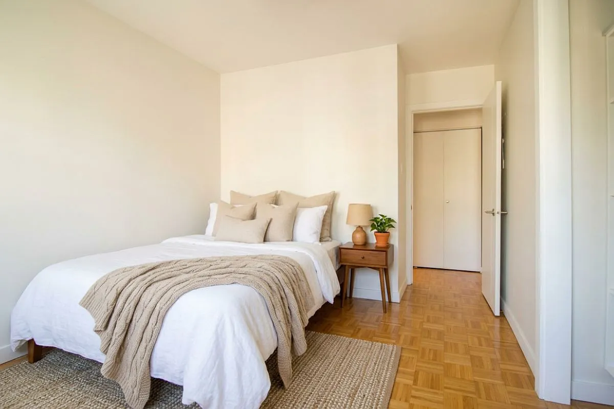 Newport Apartments — Photo 2