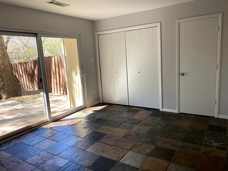 2420 Southgate Sq — Photo 12