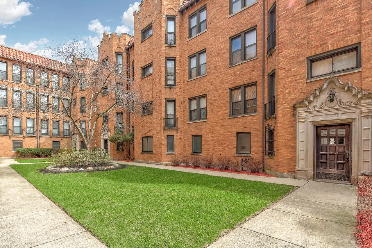 Farwell Apartments — Photo 2