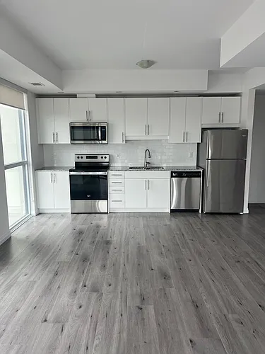 60 Charles St W Photo 1