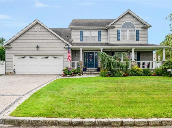 18 South Plaza, Amity Harbor, NY 11701