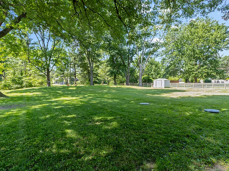 820 Eaglewood Dr — Photo 32