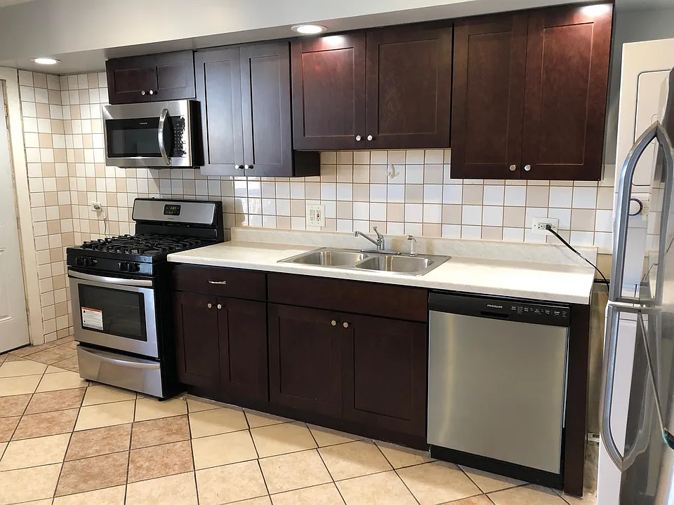 2344 W 24th Pl