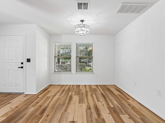 3rd image of 4504 Lyra Cir