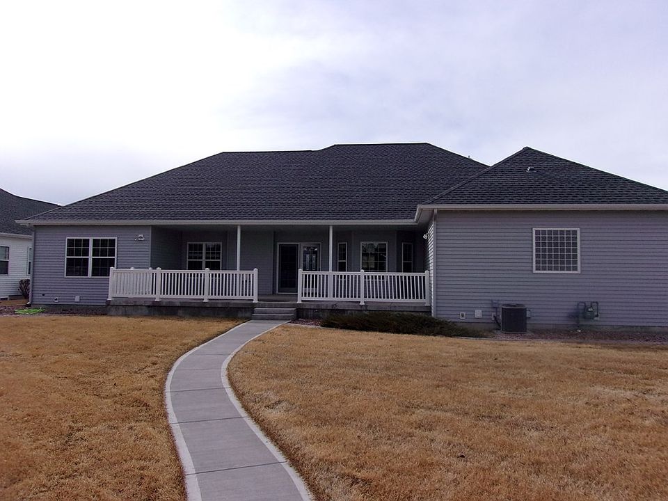 2nd image of 815 Greenfield Dr