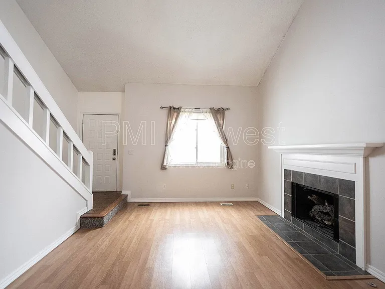 507 Conner Creek Dr — Photo 3