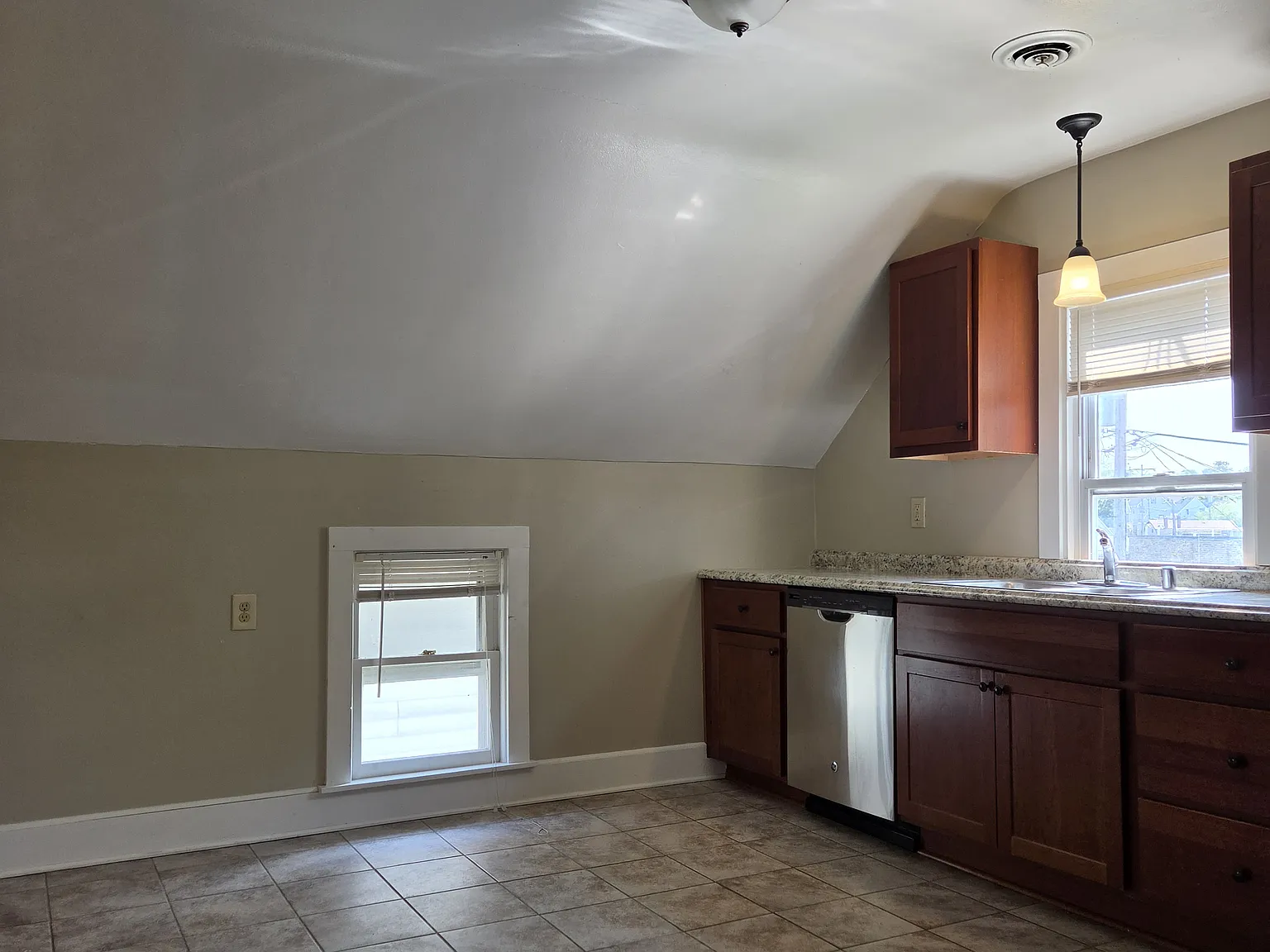 2 bed, 850 sqft, $1,445 — Photo 2