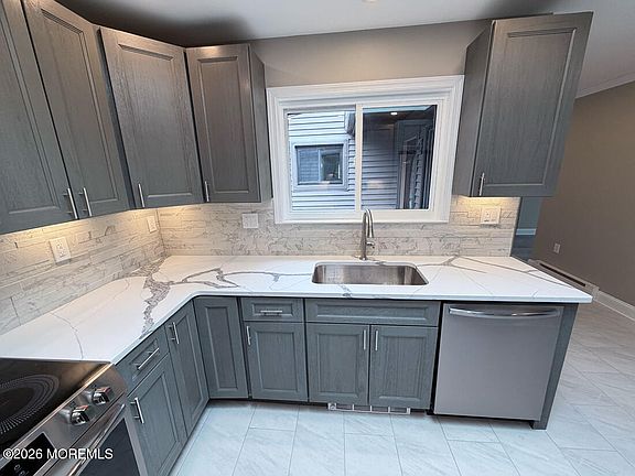 5th image of 12 Eastport Court