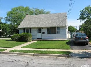 20 Columbia St, Bethpage, NY 11714