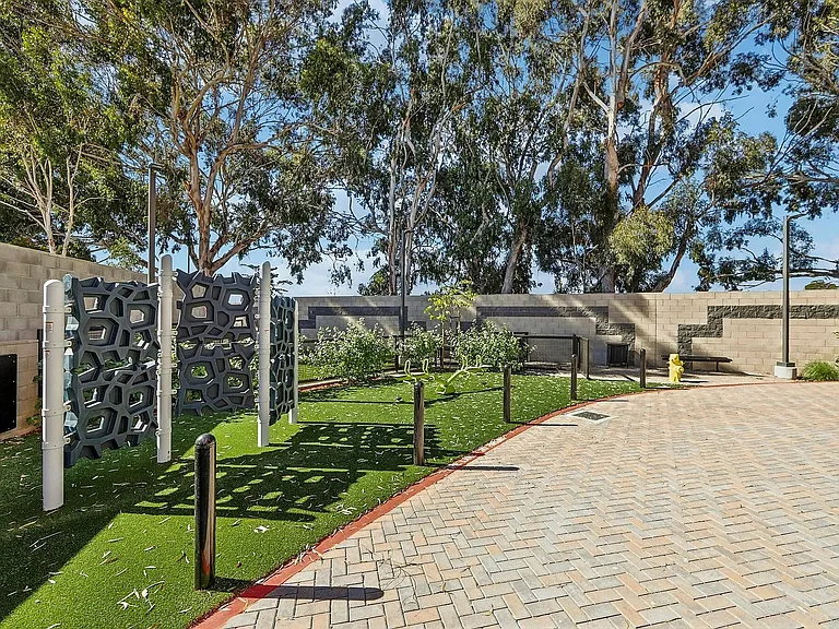 Bayview — Photo 39