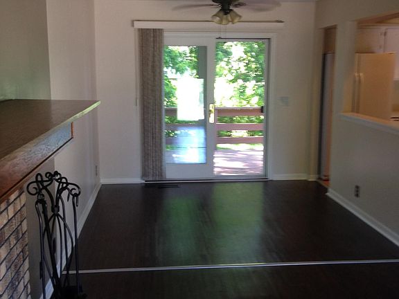 Dining Room Laminate Flooring/Slider to Deck