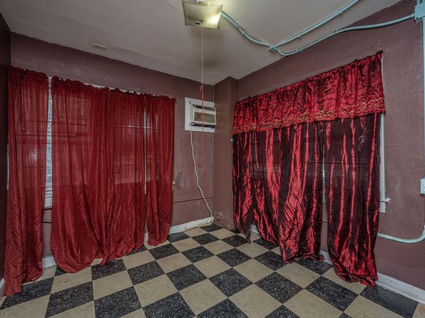 charleston-south-carolina-440949264 picture