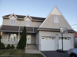 249 Overbrook Ave, Oakhurst, NJ 07755