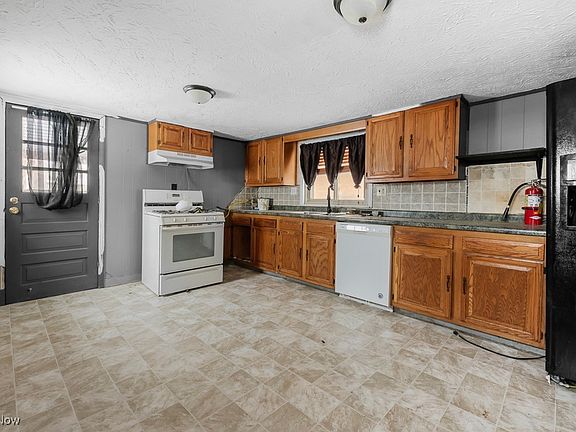 4th image of 234 Rosenberry St