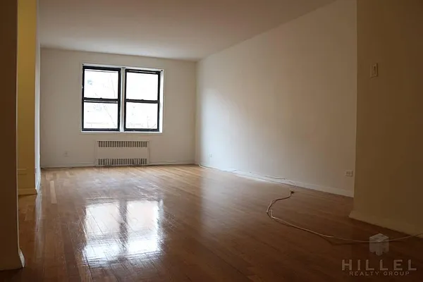 Rented by Hillel Realty Group | media 19