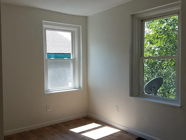1031 Lee St — Photo 9