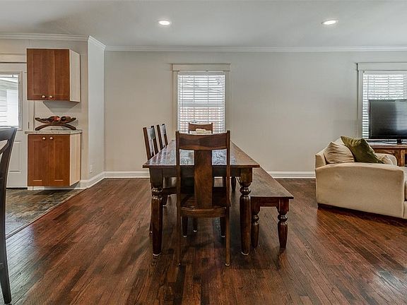 2nd image of 9305 Larchwood Dr