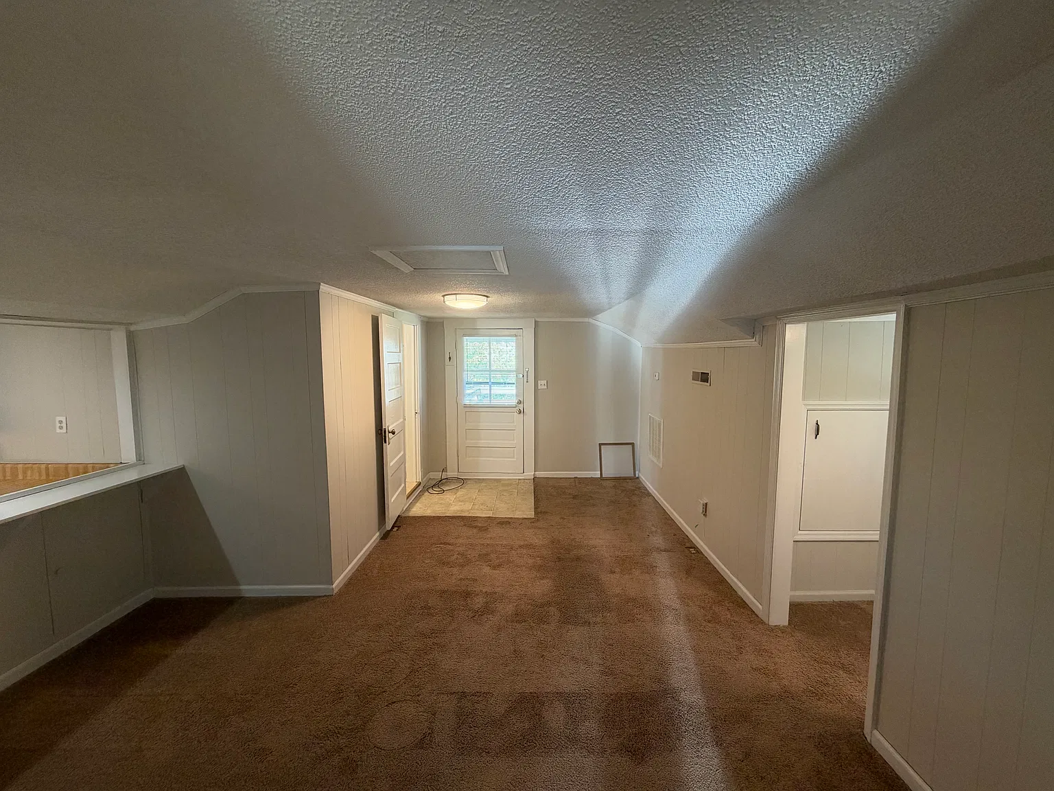715 N Church St — Photo 3