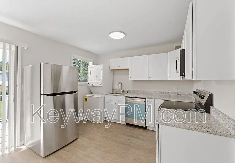 1030 Carriage Dr #D — Photo 5