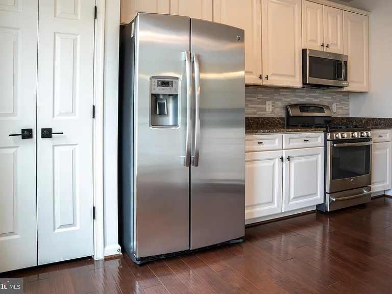 42243 Canary Grass Sq — Photo 8