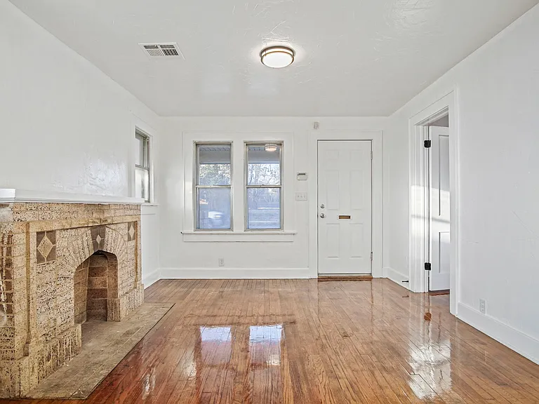 1524 NE 8th St — Photo 17