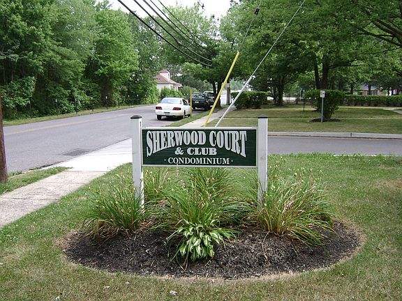 Sherwood Court Upper Level Condo