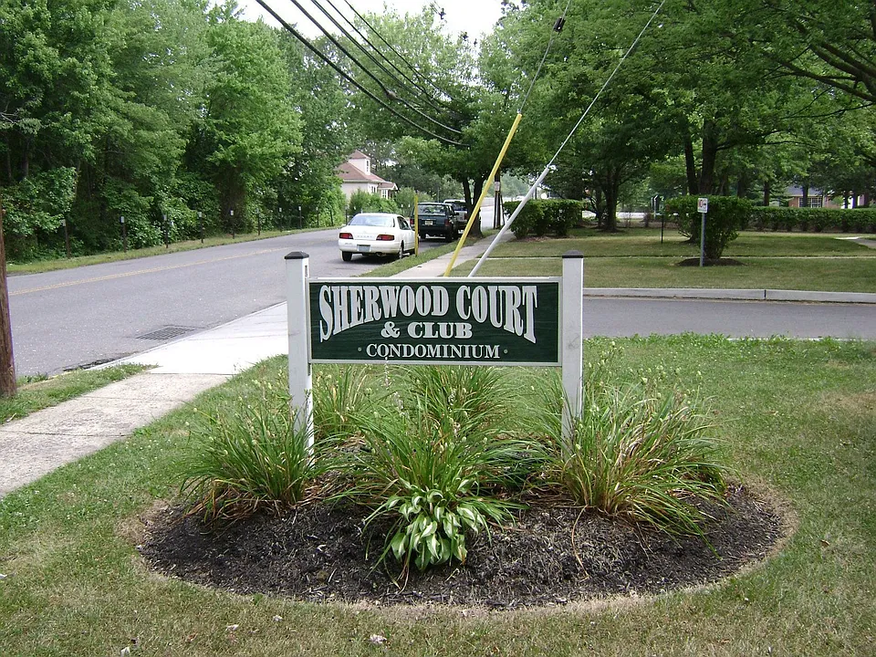 Sherwood Court Upper Level Condo